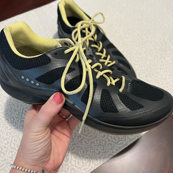 Ecco Shoes - ECCO Biom Women Size EU 37/ US 7 Black Running Shoes Workout Sporty Goth